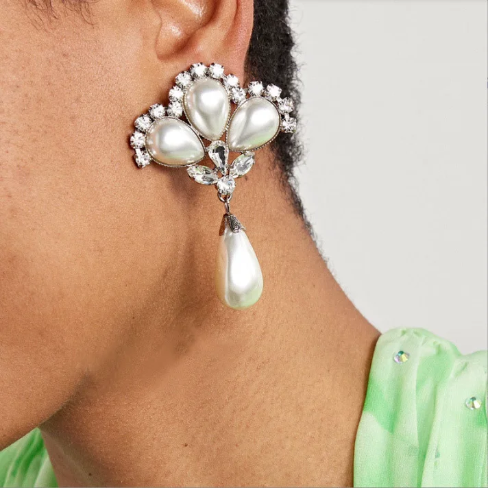 Luxury Round Diamond big pearl bow drop Earrings necklace set Statement Women Large Rhinestone hoop Earrings Jewelry
Luxury Round Diamond big pearl bow drop Earrings necklace set Statement Women Large Rhinestone hoop Earrings Jewelry