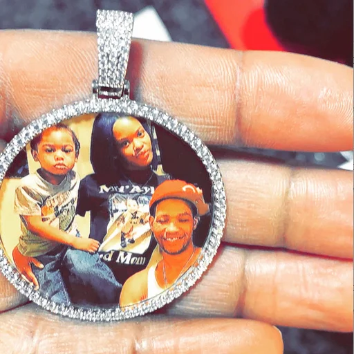 Custom Hip Hop Jewelry Personalized Picture Pendant Necklace Memory Iced Circle Photo Pendant Necklace For Women Jewelry
Custom Hip Hop Jewelry Personalized Picture Pendant Necklace Memory Iced Circle Photo Pendant Necklace For Women Jewelry