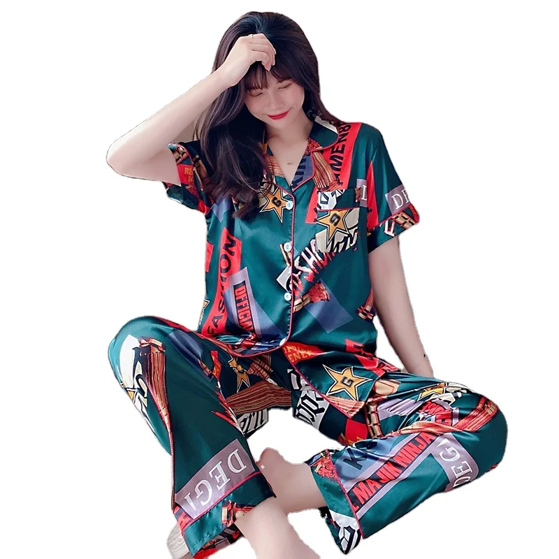 Summer WomeninsBig brand artificial silk lapel cardigan short sleeve trousers silk Korean style short long pajamas button suit
Summer WomeninsBig brand artificial silk lapel cardigan short sleeve trousers silk Korean style short long pajamas button suit