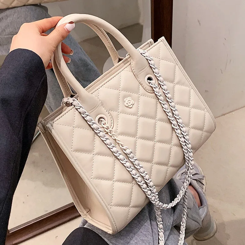 2021 new European and American Design square bag INS large capacity fashion chain shoulder Tote bag
2021 new European and American Design square bag INS large capacity fashion chain shoulder Tote bag