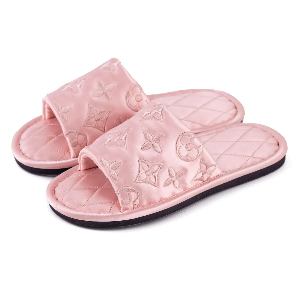 Custom 2021 new European classic cloth pattern slippers for men and women at home four seasons slippers
Custom 2021 new European classic cloth pattern slippers for men and women at home four seasons slippers