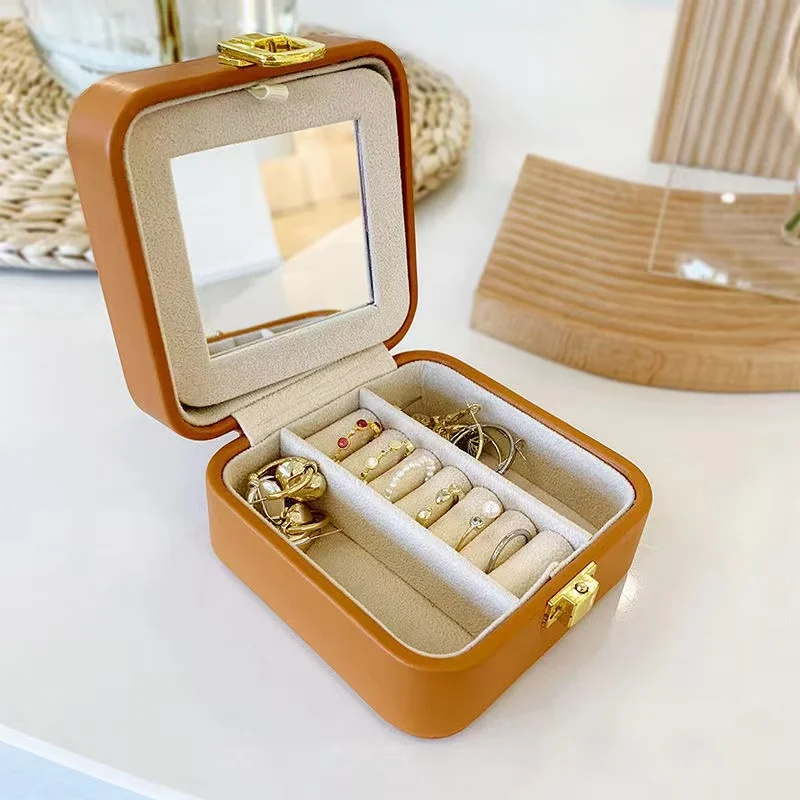 Jewelry box Necklace Portable Mini Velvet Travel Jewelry Storage Organizer Case Jewelry Boxes Logo Custom With Gold Lock
Jewelry box Necklace Portable Mini Velvet Travel Jewelry Storage Organizer Case Jewelry Boxes Logo Custom With Gold Lock