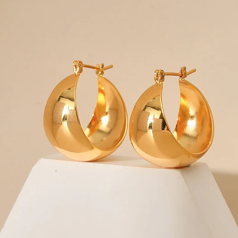 2023 New Fashion Oversized Gold Earrings Smooth Texture Wide Hoop Earrings Advanced Ladies Accessories Jewelry
2023 New Fashion Oversized Gold Earrings Smooth Texture Wide Hoop Earrings Advanced Ladies Accessories Jewelry