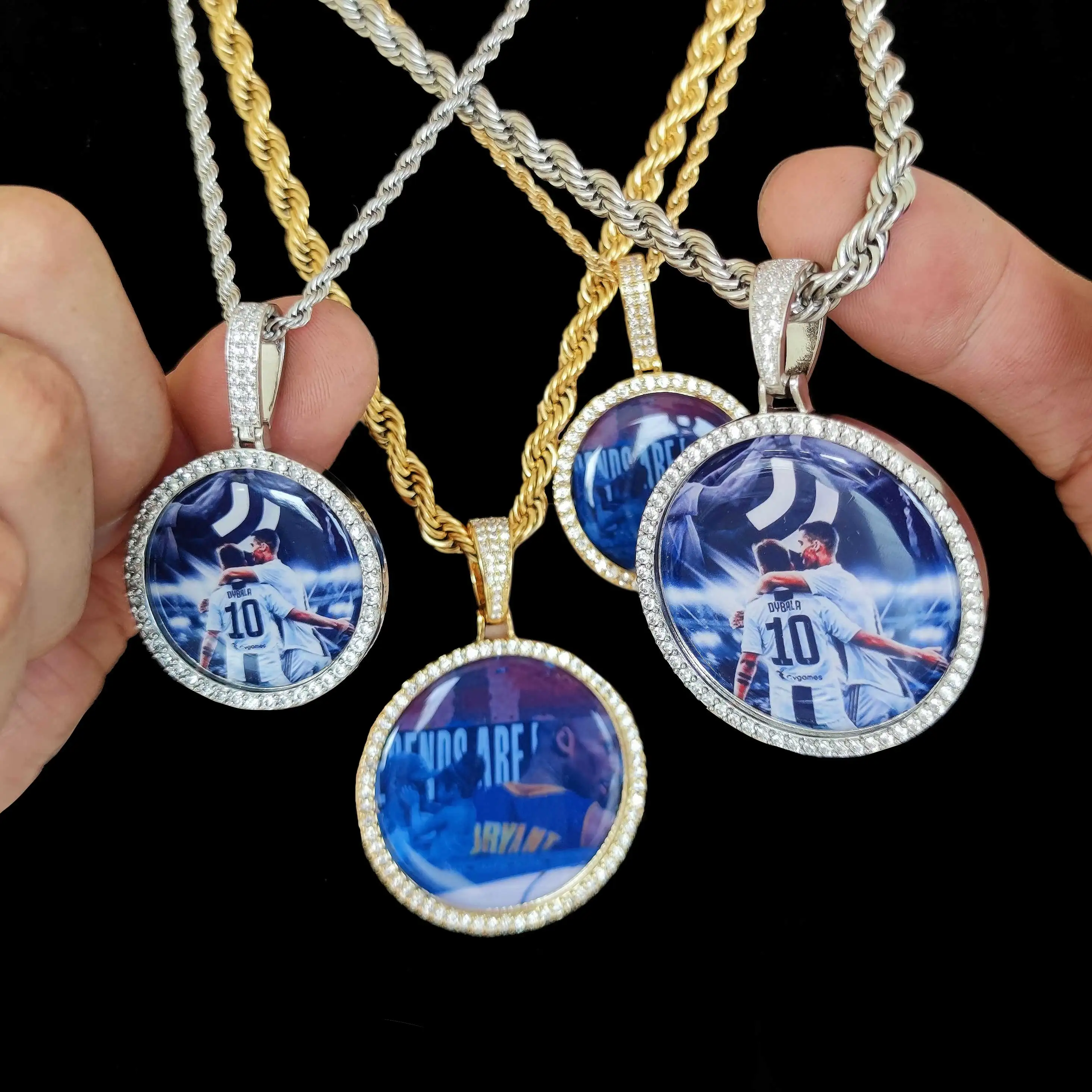 Custom Hip Hop Memory Medallion Jewelry 18k Gold Iced Out Circle Picture Photo Pendant for Men Women
Custom Hip Hop Memory Medallion Jewelry 18k Gold Iced Out Circle Picture Photo Pendant for Men Women