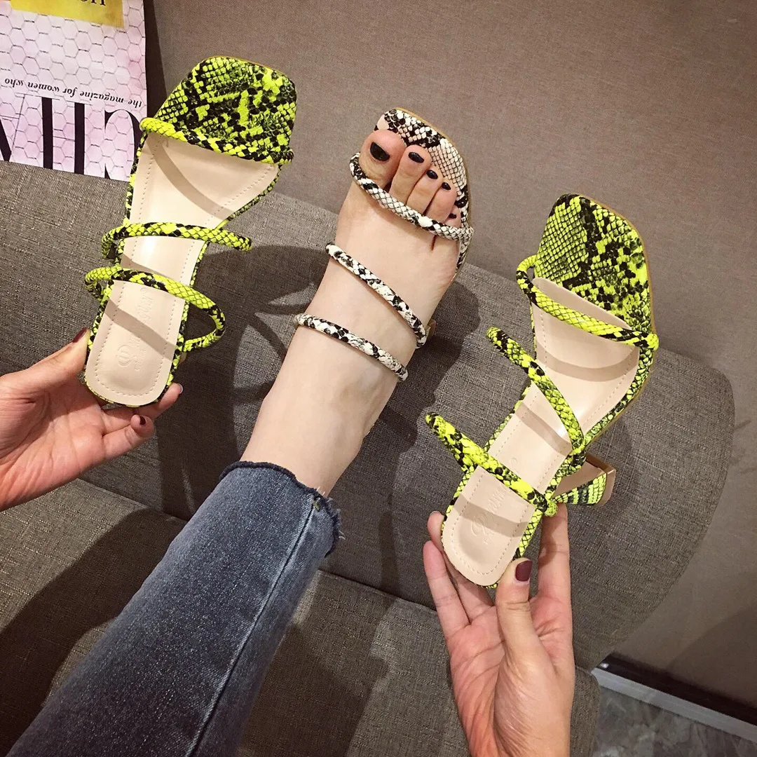 2021 New Women Slippers Sexy Snake Skin Fashion Wild Beach Shoes Outdoor Women Shoes Summer Flat Sandals Slippers
2021 New Women Slippers Sexy Snake Skin Fashion Wild Beach Shoes Outdoor Women Shoes Summer Flat Sandals Slippers