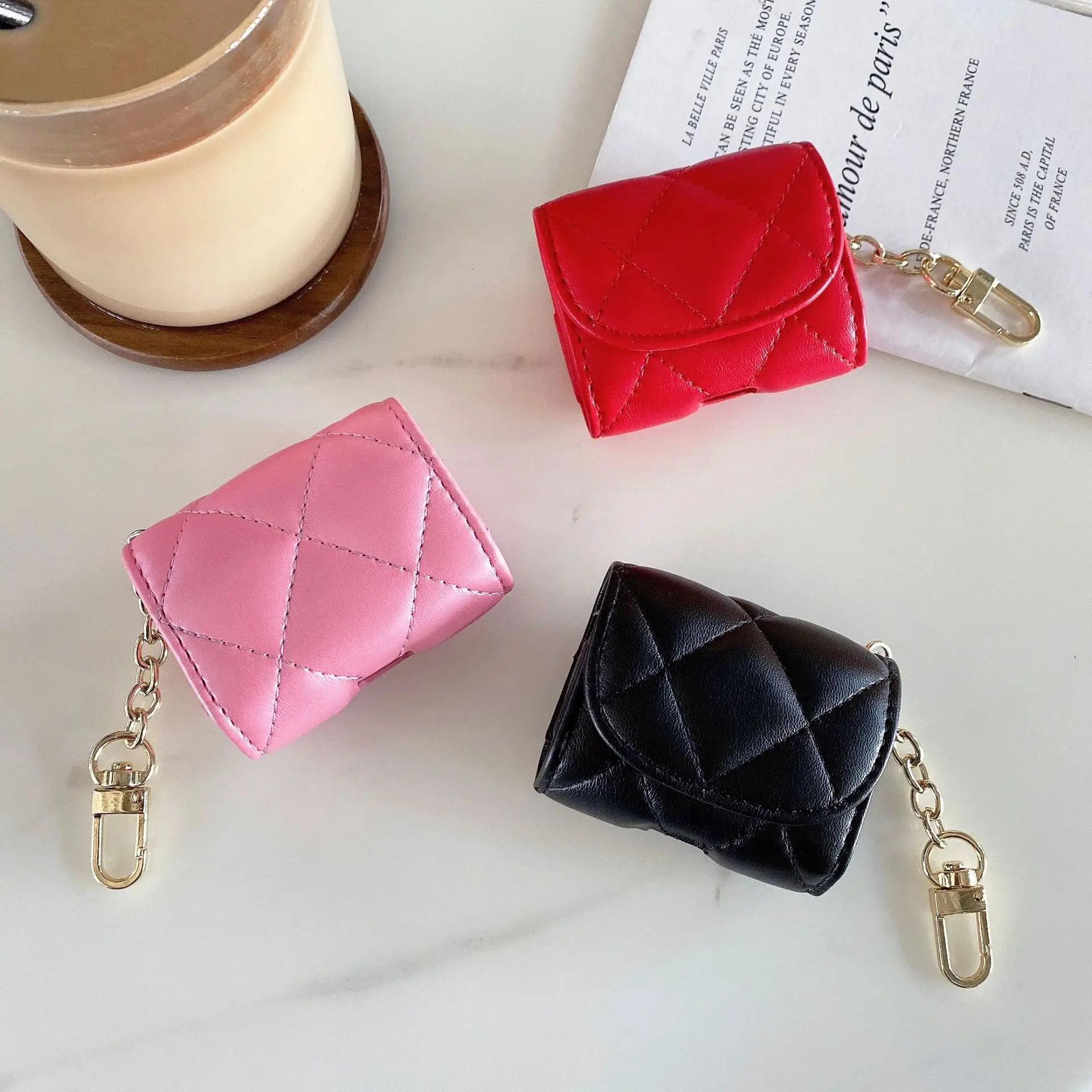 hot sale luxury leather bag design cases for airpods leather cover case for Airpod pro
hot sale luxury leather bag design cases for airpods leather cover case for Airpod pro