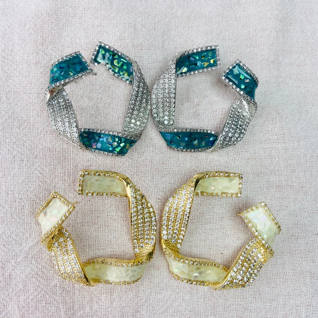 Luxury vintage colorful shell piece painted c-shaped geometric earrings for women, White/blue
Luxury vintage colorful shell piece painted c-shaped geometric earrings for women, White/blue
