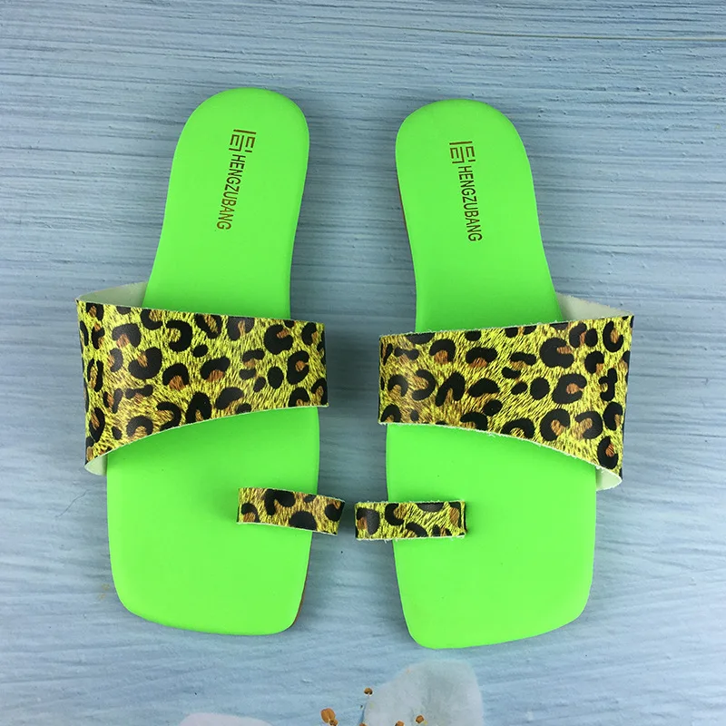 Summer new style European and American style leopard print set-toe flat-bottomed large size slippers for women's outer wear, Black,orange,green,brown
Summer new style European and American style leopard print set-toe flat-bottomed large size slippers for women's outer wear, Black,orange,green,brown