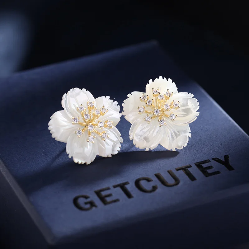 s925 Silver Needle Brass Zircon Shell Stud Earrings Simple Mother-of-pearl Sun Flower Crystal Earrings For Women
s925 Silver Needle Brass Zircon Shell Stud Earrings Simple Mother-of-pearl Sun Flower Crystal Earrings For Women