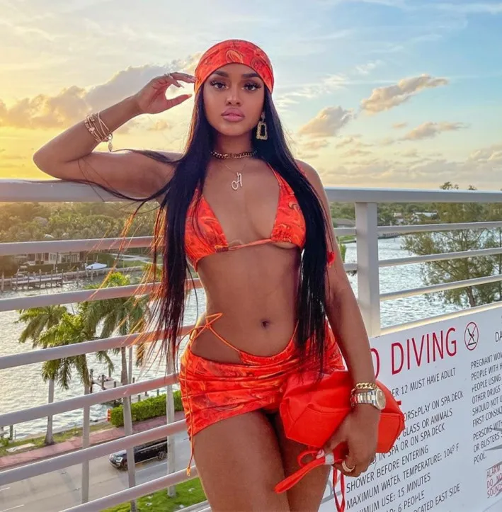 2022 Summer Ladies swimwear 4 Piece Bikini Set With Headband Print Mesh Wrap Skirt Cover Up Swimsuit beachwear, Customized color
2022 Summer Ladies swimwear 4 Piece Bikini Set With Headband Print Mesh Wrap Skirt Cover Up Swimsuit beachwear, Customized color