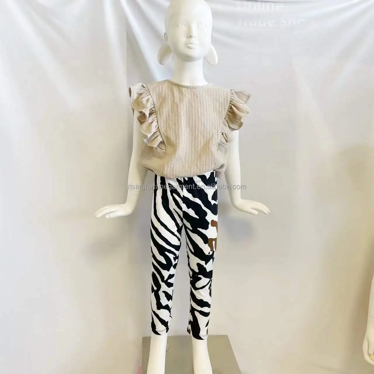 Classic Cow Pattern Leggings Girl Children Pants Kids Clothing Comfortable Fabric Pants
Classic Cow Pattern Leggings Girl Children Pants Kids Clothing Comfortable Fabric Pants