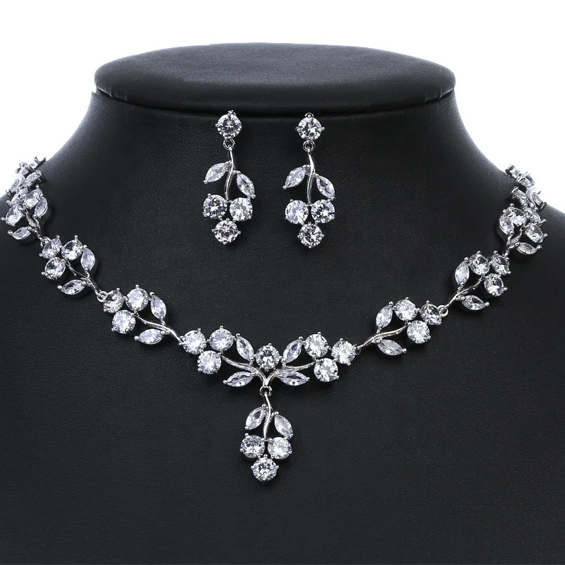 Wedding Jewelry Sparkling Rhinestone Crystal Choker Necklace Earrings Set Charm Zirconium copper Bridal Jewelry Set, Silver
Wedding Jewelry Sparkling Rhinestone Crystal Choker Necklace Earrings Set Charm Zirconium copper Bridal Jewelry Set, Silver