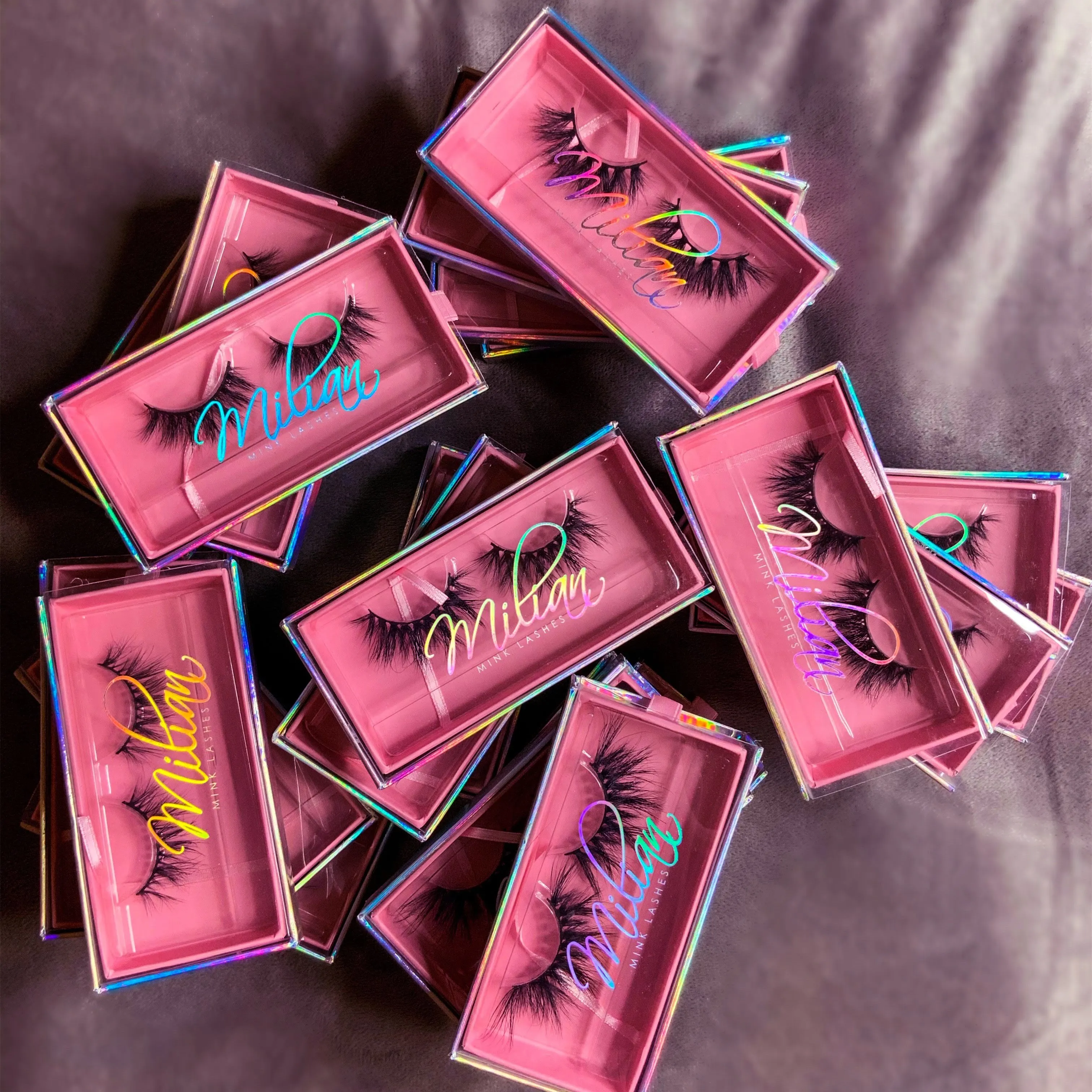 Hot Sale Fancy Glitter Holographic Eyelash Box Custom Gold Logo Large Velvet Folding Package Eyelash Box
Hot Sale Fancy Glitter Holographic Eyelash Box Custom Gold Logo Large Velvet Folding Package Eyelash Box
