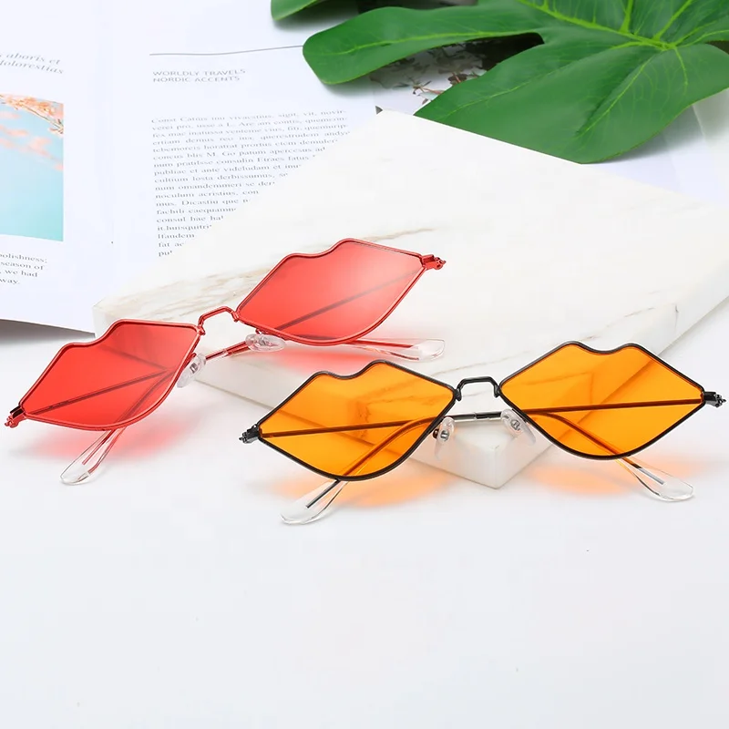 Women's new irregular sunglasses European and American fashion small frame metal red lip ocean piece sunglasses
Women's new irregular sunglasses European and American fashion small frame metal red lip ocean piece sunglasses