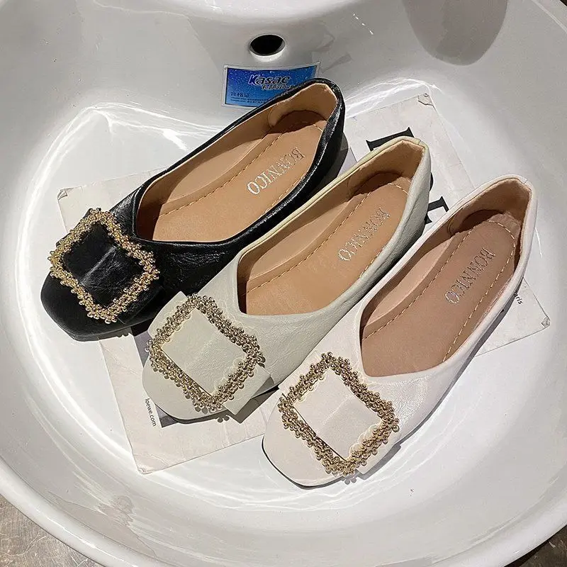Luxury Casual rhinestone leather flat shoes female comfortable anti-slip ladies flat shoes women's flat shoes 2021
Luxury Casual rhinestone leather flat shoes female comfortable anti-slip ladies flat shoes women's flat shoes 2021