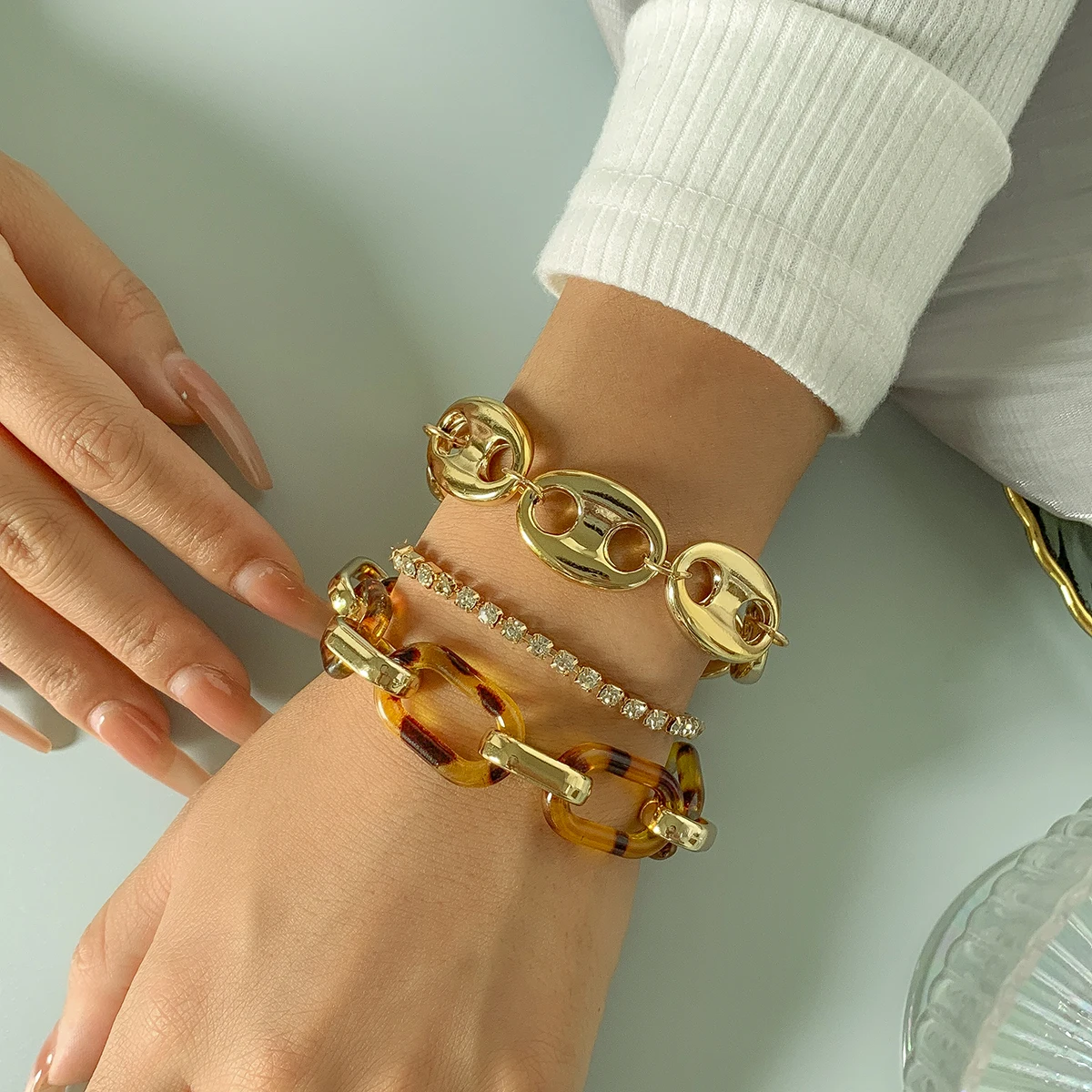 SHIXIN Statement Tennis Crystal Rhinestone Bracelet Sets Pig Nose Buckle Acrylic Bracelets Gold Link Chain Bracelet for Women
SHIXIN Statement Tennis Crystal Rhinestone Bracelet Sets Pig Nose Buckle Acrylic Bracelets Gold Link Chain Bracelet for Women