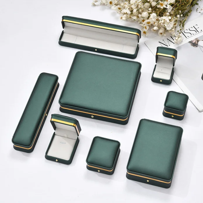 custom high end bracelet ring big necklace set box leather green gift jewellery jewelry packaging box with logo
custom high end bracelet ring big necklace set box leather green gift jewellery jewelry packaging box with logo