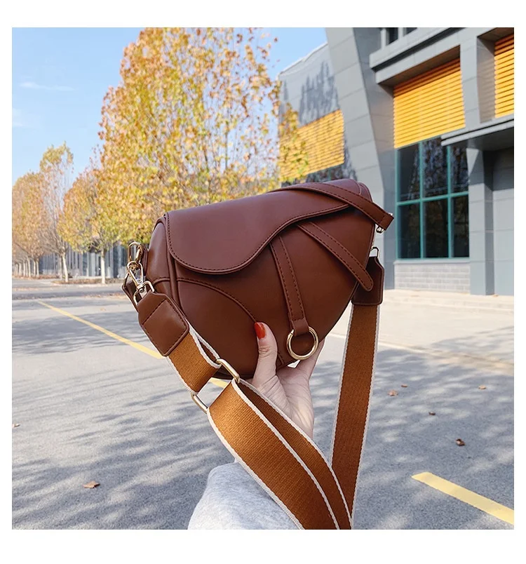 2022 Drop Shipping Candy Leather Small Jelly For Women Handbag And Purses Wide Shoulder Crossbody 3 in 1 Ladies Saddle Hand Bags
2022 Drop Shipping Candy Leather Small Jelly For Women Handbag And Purses Wide Shoulder Crossbody 3 in 1 Ladies Saddle Hand Bags