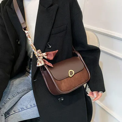 Fashion Fall Women's Pu and Frosted Square Bag Solid Color Silk Scarf Chain Cross Body Bag for Ladies
Fashion Fall Women's Pu and Frosted Square Bag Solid Color Silk Scarf Chain Cross Body Bag for Ladies