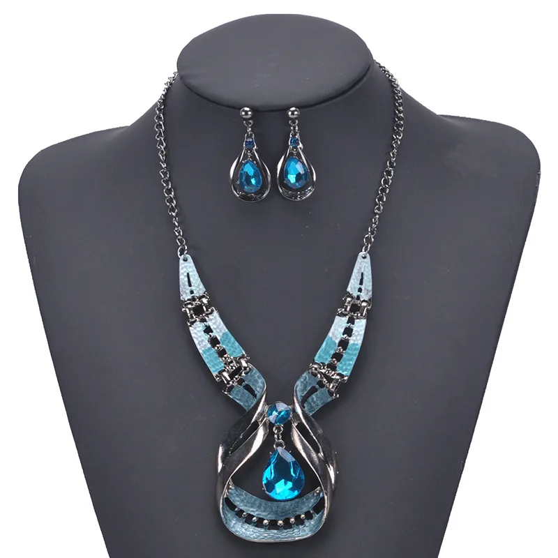 Fashionable luxury European and American new retro necklaces Exquisite punk wind drop gemstone necklace earrings set, Gold and silver
Fashionable luxury European and American new retro necklaces Exquisite punk wind drop gemstone necklace earrings set, Gold and silver