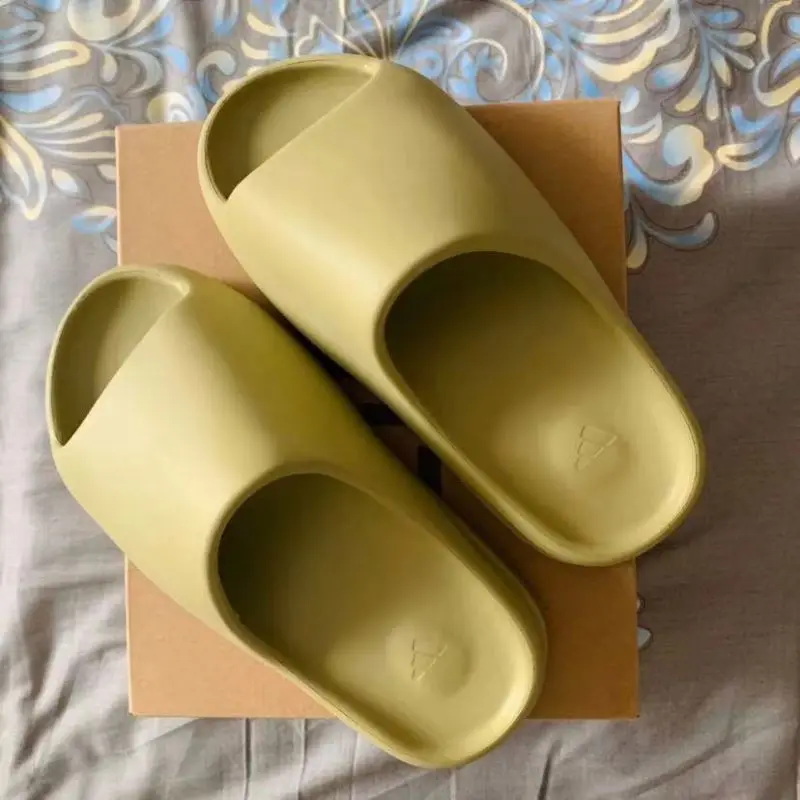 High Quality Anti-slippery Printed Fashion Custom Logo flip flops Latest, Customized color
High Quality Anti-slippery Printed Fashion Custom Logo flip flops Latest, Customized color