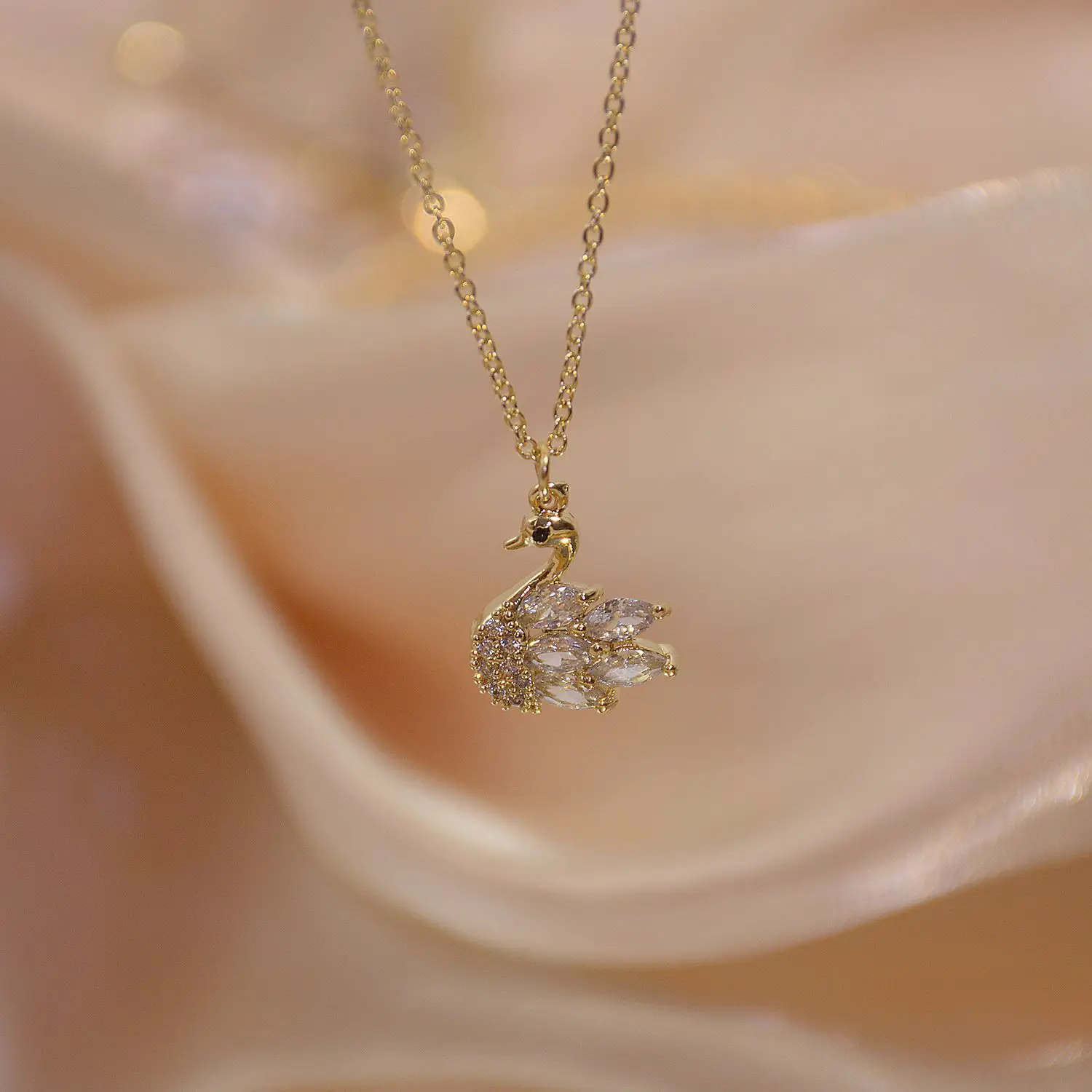 INS New Design Elegant 14k Gold Plated Cubic Zirconia Swan Bird Necklace Gold Tone Crystal Diamond Swan Bird Pendent Necklace
INS New Design Elegant 14k Gold Plated Cubic Zirconia Swan Bird Necklace Gold Tone Crystal Diamond Swan Bird Pendent Necklace