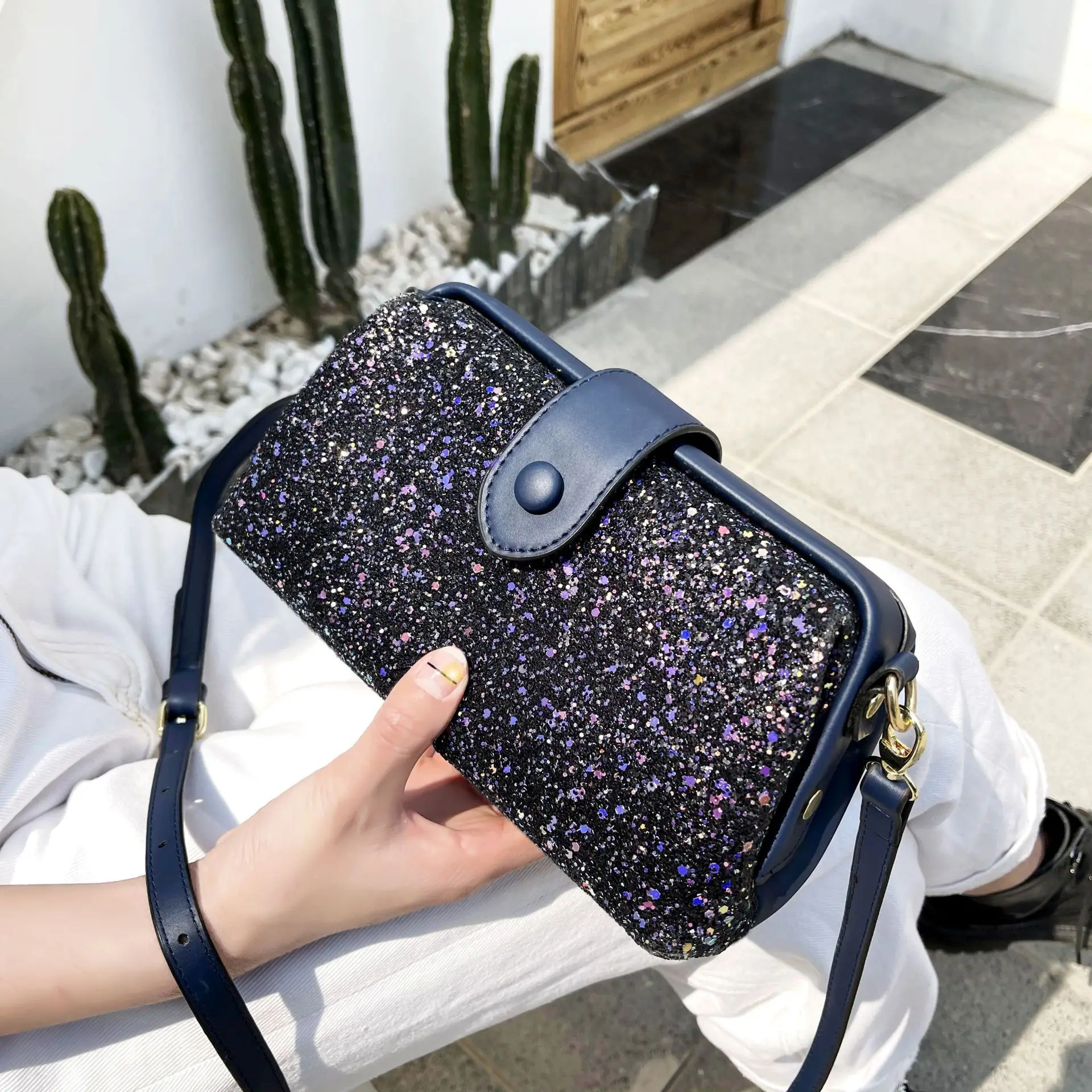 Shining Sequins Print Purses And Handbags 2021 Ins Most Popular Women Hand Bags, Red, blue, black
Shining Sequins Print Purses And Handbags 2021 Ins Most Popular Women Hand Bags, Red, blue, black