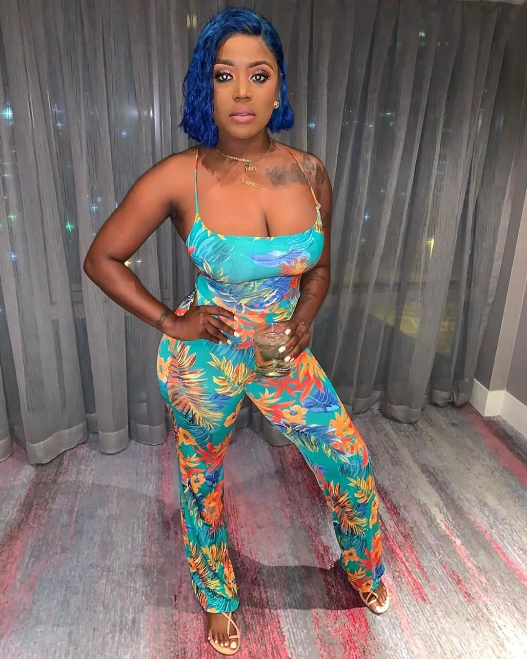 Best quality promotional sexy halter digital print jumpsuit for ladies 
Best quality promotional sexy halter digital print jumpsuit for ladies