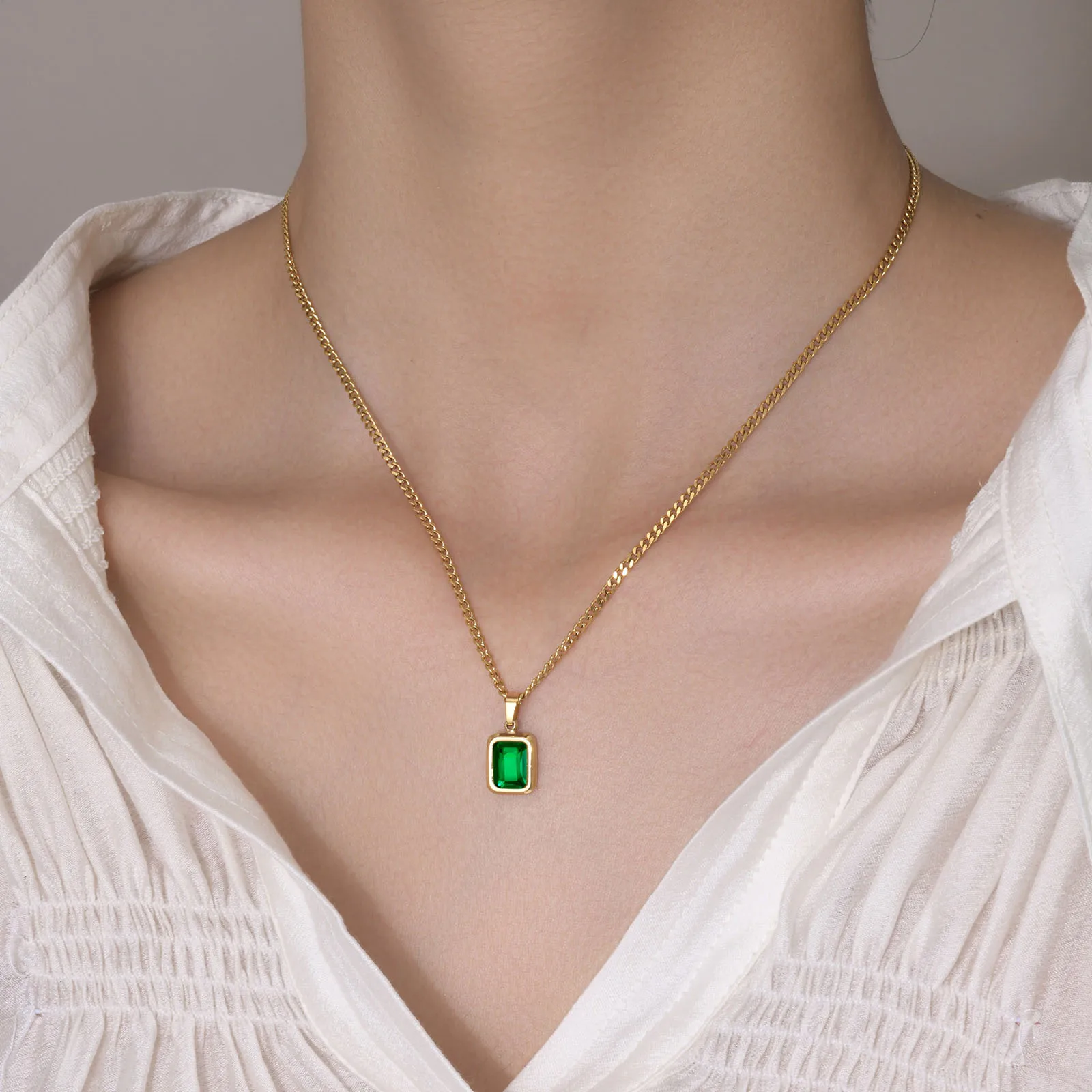 Fashion Stainless Steel white Zircon green Zircon rectangular geometric pendant gold women's necklace
Fashion Stainless Steel white Zircon green Zircon rectangular geometric pendant gold women's necklace