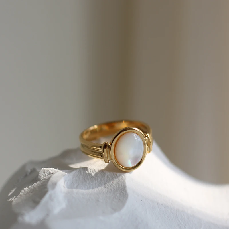 Luxury Women Jewelry Tarnish Free Rainbow Moonstone Ring Chunky Oval Ring Fashion Trendy Natural Stone Ring, Gold,rose gold,black and silver
Luxury Women Jewelry Tarnish Free Rainbow Moonstone Ring Chunky Oval Ring Fashion Trendy Natural Stone Ring, Gold,rose gold,black and silver