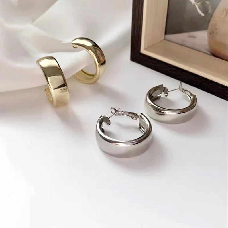 High quailty women jewelry hoop gold silver jewelry minimalist design fashion earrings, As pic
High quailty women jewelry hoop gold silver jewelry minimalist design fashion earrings, As pic
