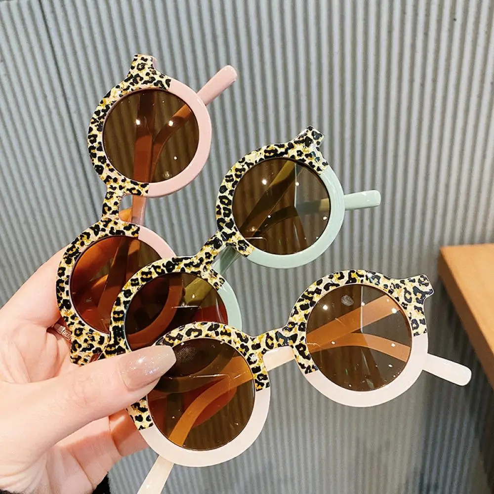 Fashion Retro Round Leopard Design Kids Sunglasses Child Sun Glasses Boys Girls Baby Outdoors Round Shades Eyewear Sunglasses
Fashion Retro Round Leopard Design Kids Sunglasses Child Sun Glasses Boys Girls Baby Outdoors Round Shades Eyewear Sunglasses