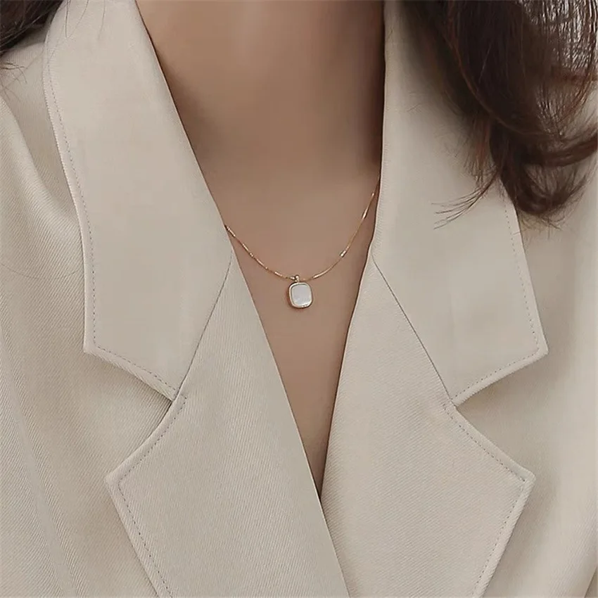 Vershal B075 Elegant 18k Gold Plated High Quality Shell Square Pendant Necklace For Women
Vershal B075 Elegant 18k Gold Plated High Quality Shell Square Pendant Necklace For Women