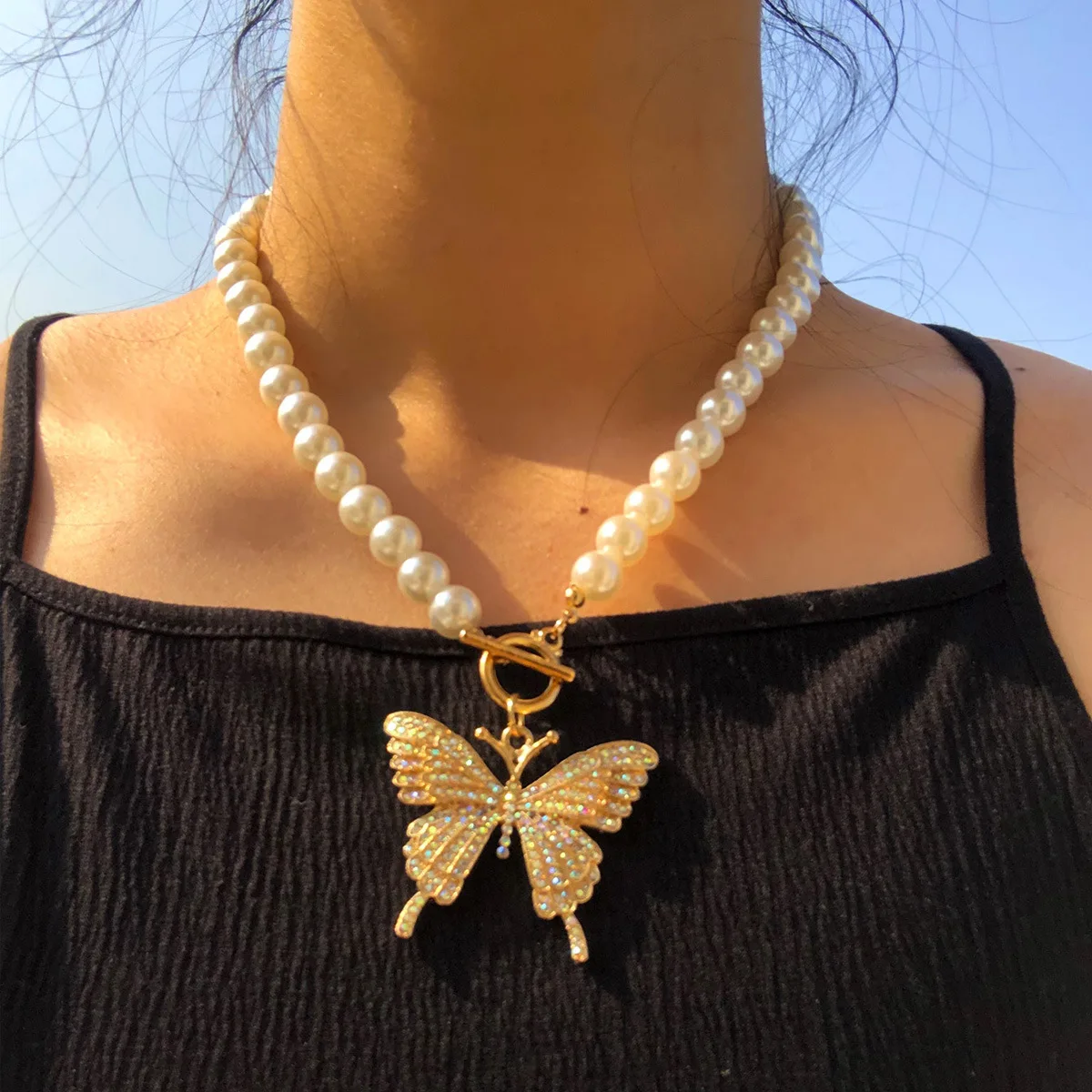 European Punk Collar Statement Imitations Pearl Long Necklace White Pearl Necklace With Big Full Crystal Butterfly Pendant
European Punk Collar Statement Imitations Pearl Long Necklace White Pearl Necklace With Big Full Crystal Butterfly Pendant