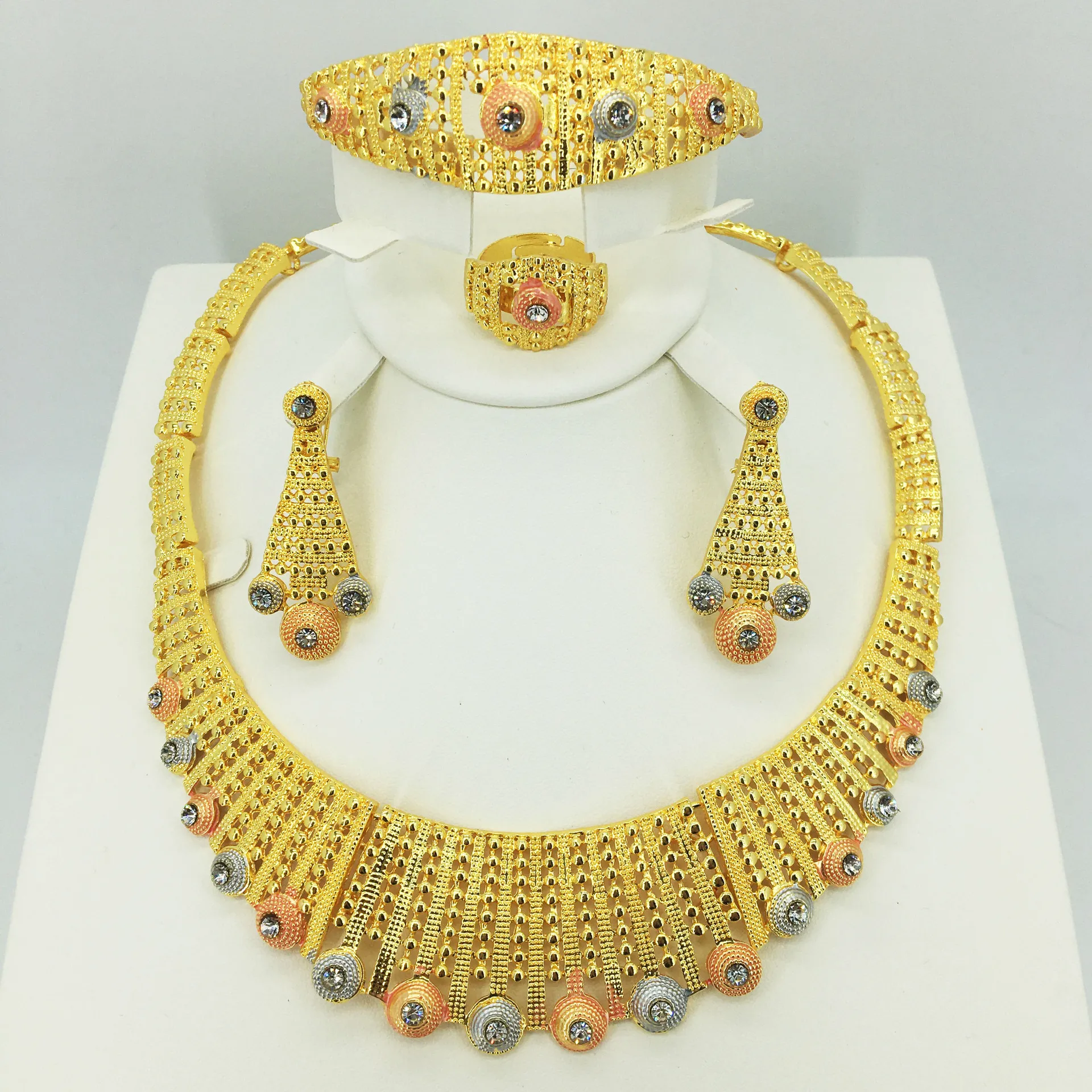 luxury 24K gold plated jewelry bridal earrings and necklace set dubai jewelry sets jewellery brazilian plated gold jewelry, Gold color 
luxury 24K gold plated jewelry bridal earrings and necklace set dubai jewelry sets jewellery brazilian plated gold jewelry, Gold color