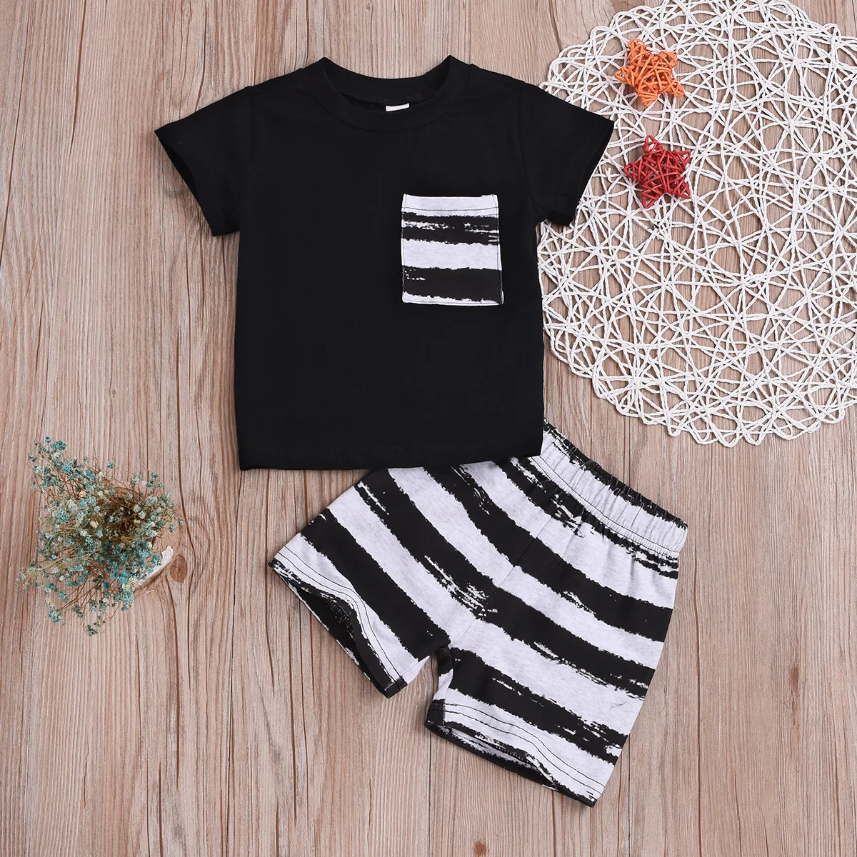 New summer cotton baby children striped shorts suit short sleeve kids boys casual sports clothes set
New summer cotton baby children striped shorts suit short sleeve kids boys casual sports clothes set