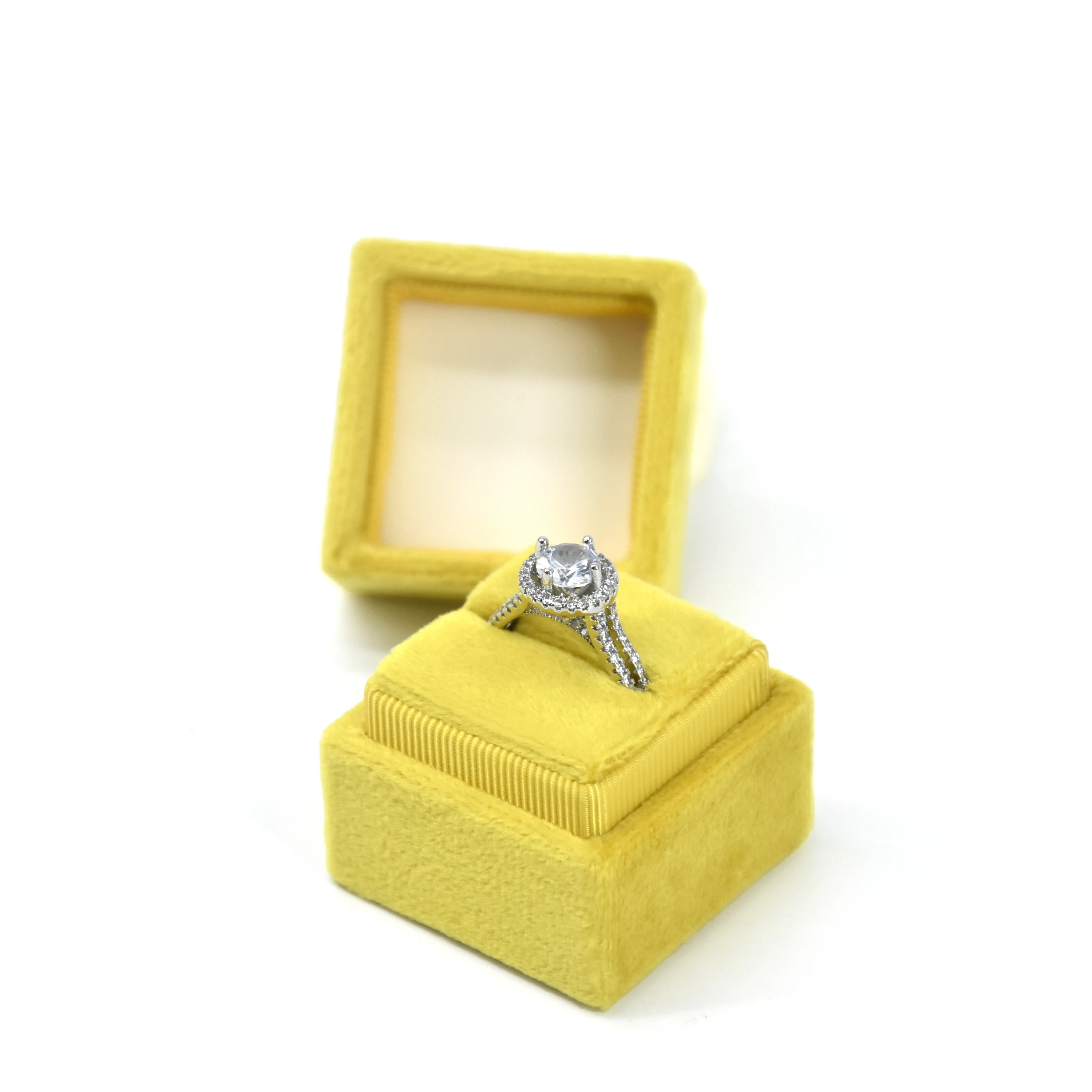 Factory spot square ring box velvet luxury vintage jewelry ring box can add ring box LOGO
Factory spot square ring box velvet luxury vintage jewelry ring box can add ring box LOGO