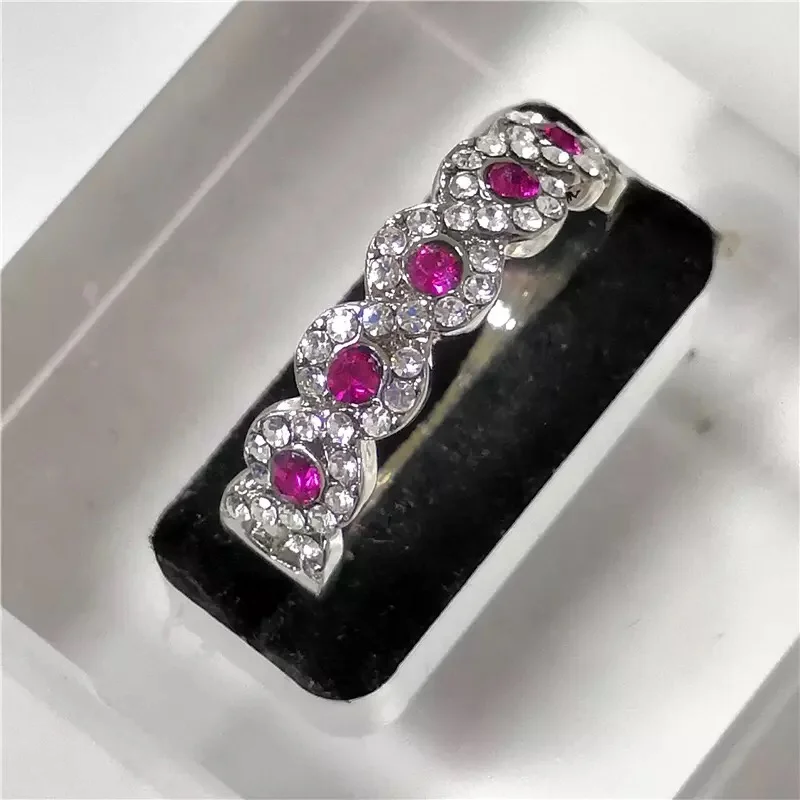 Hollow Strip Shape Silver Finger Rings for Women Wedding Red Zircon Full Drill Engagement Jewelry Fashion Love Gifts Accessories
Hollow Strip Shape Silver Finger Rings for Women Wedding Red Zircon Full Drill Engagement Jewelry Fashion Love Gifts Accessories