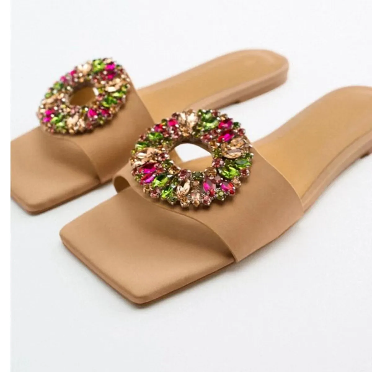 Flat bottom fashion women slippers open-toe leisure outdoor Za square head rhinestones solid color European large size sandals, Picture colors
Flat bottom fashion women slippers open-toe leisure outdoor Za square head rhinestones solid color European large size sandals, Picture colors