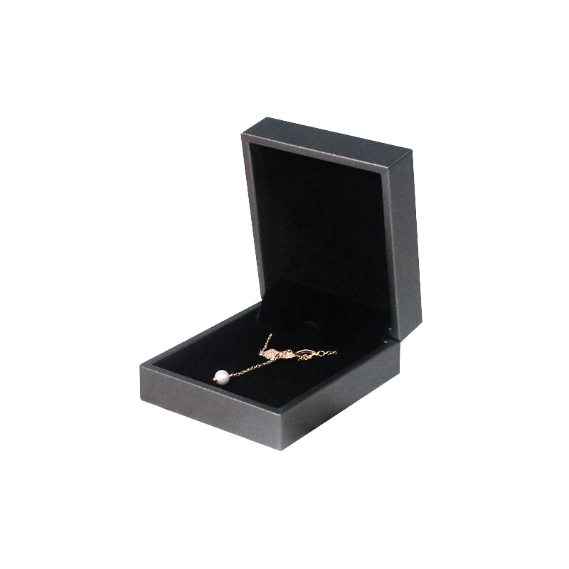 Luxury Small Regular Custom Logo Plastic Gray PU Leather Jewelry Pendant Box Packaging Jewelry Gift Box
Luxury Small Regular Custom Logo Plastic Gray PU Leather Jewelry Pendant Box Packaging Jewelry Gift Box