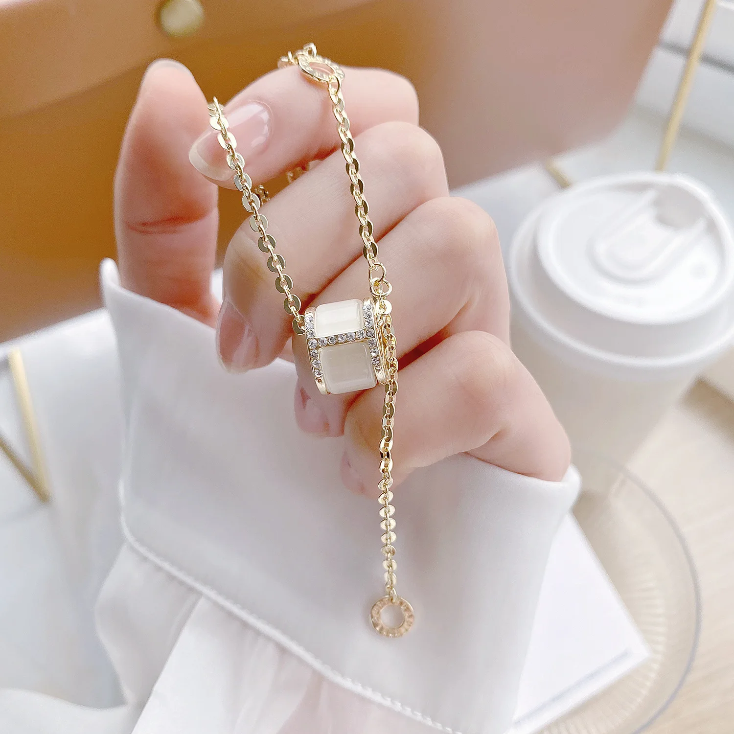 Design sense small waist opal necklace female copper diamond letter niche pendant ins
Design sense small waist opal necklace female copper diamond letter niche pendant ins