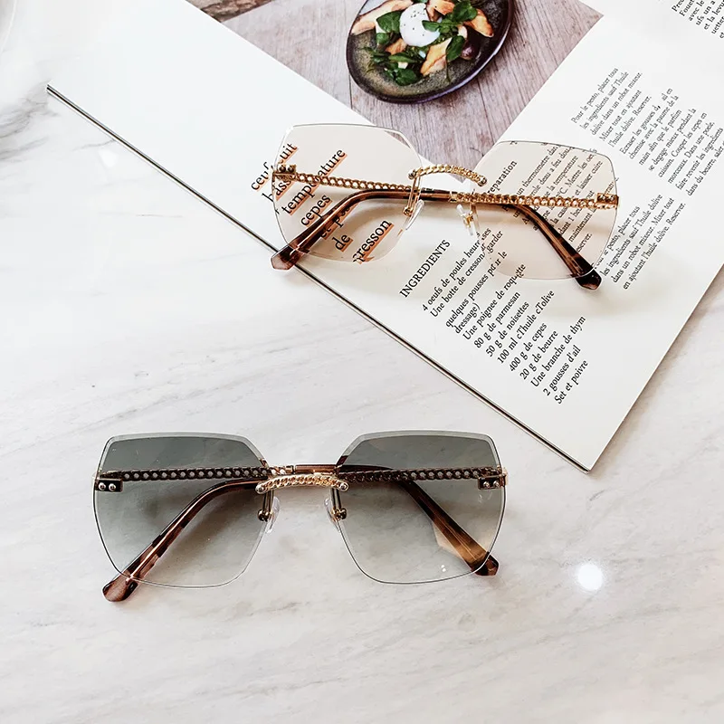 2021 new trend rimless Sunglasses fashion trendsetter rimless large box chain Sunglasses
2021 new trend rimless Sunglasses fashion trendsetter rimless large box chain Sunglasses