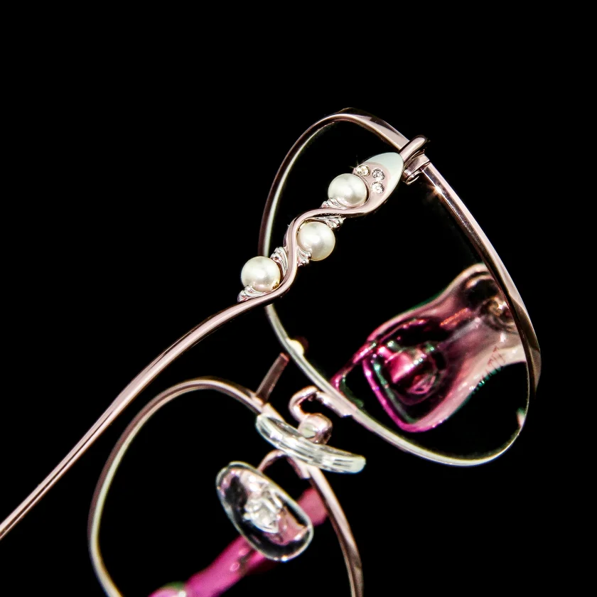 White Pearl Women titanium frames in Factory Price Hot Sale Eyeglasses Frames Glasses Eye Glass
White Pearl Women titanium frames in Factory Price Hot Sale Eyeglasses Frames Glasses Eye Glass