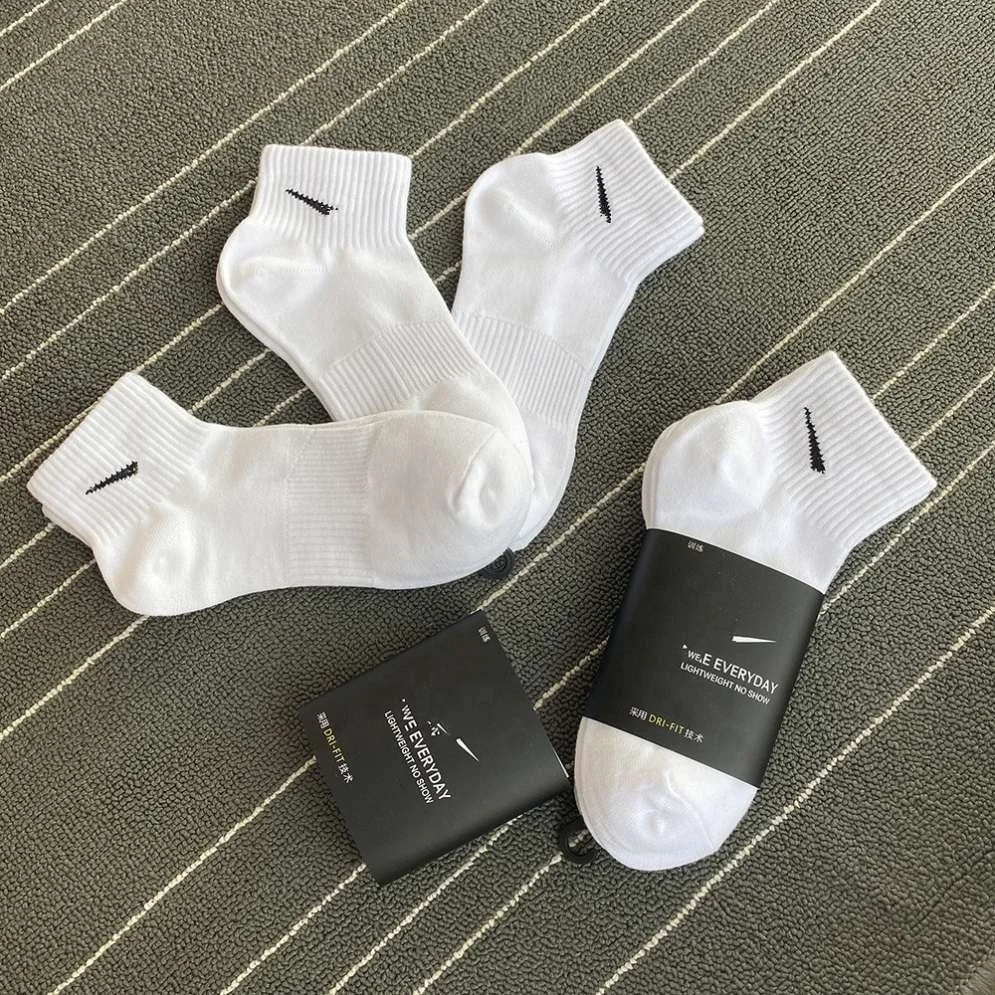 Brand Fashion Print Design Black White Sports Cotton Stockings Thin Breathable Male Cotton Socks 1 Pack= 3 Pairs
Brand Fashion Print Design Black White Sports Cotton Stockings Thin Breathable Male Cotton Socks 1 Pack= 3 Pairs