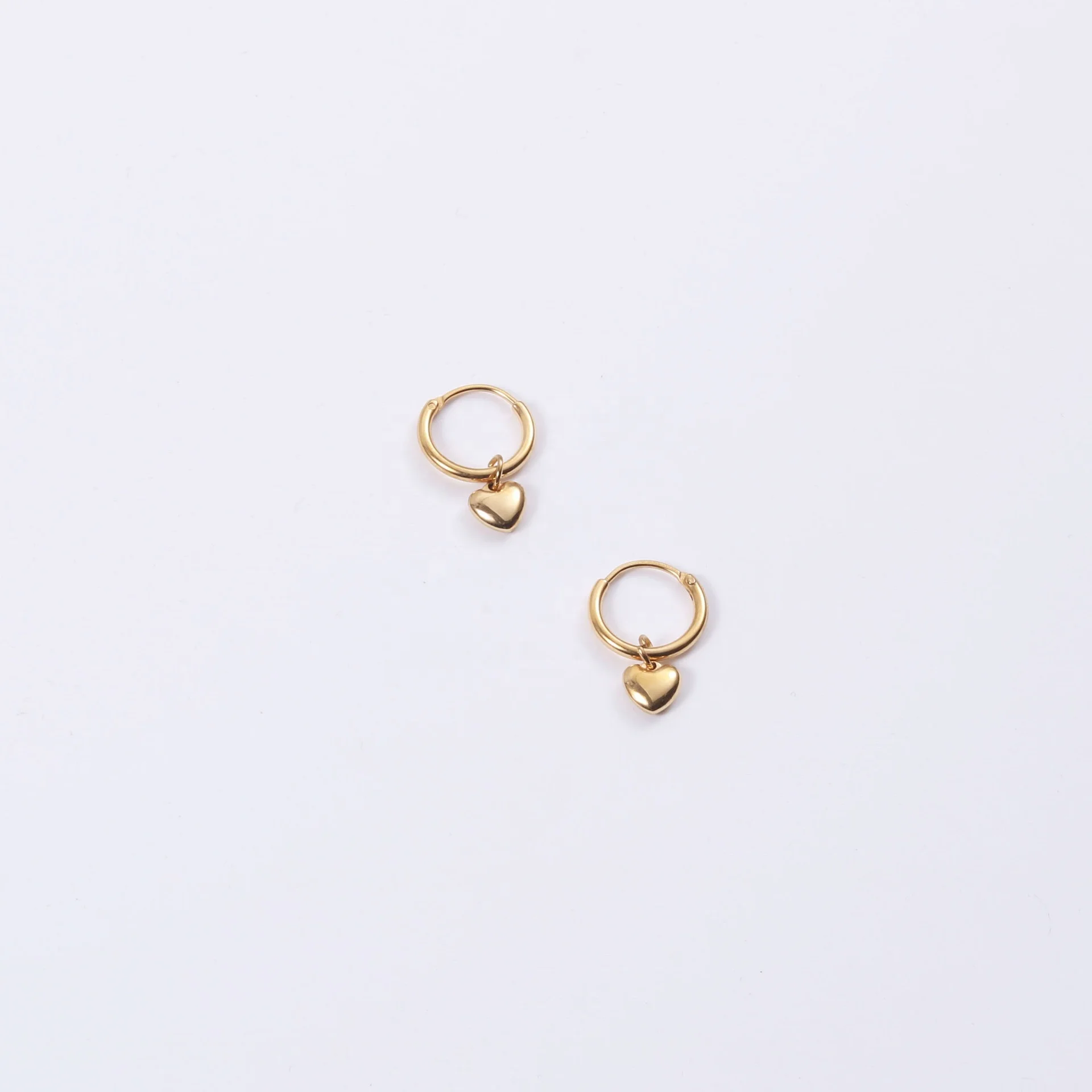 18K Gold Plated heart Pendant Huggie Earrings Temperament all-match stainless steel jewelry
18K Gold Plated heart Pendant Huggie Earrings Temperament all-match stainless steel jewelry