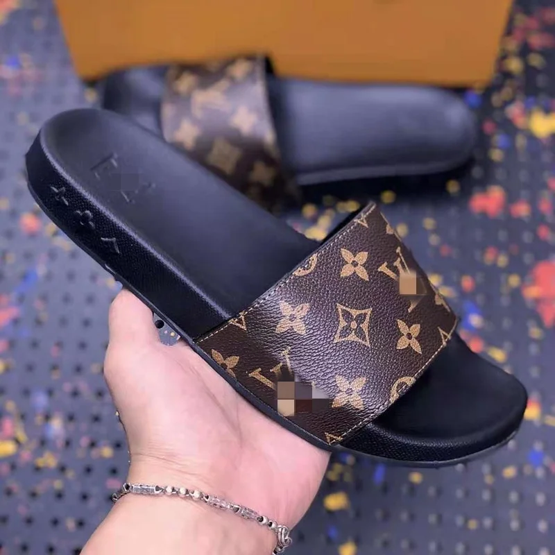 2021 High quality New ladies slippers Fashion Colorful Hot stamping PVC slippers Couples Beach shoes One-word slippers, Customized color
2021 High quality New ladies slippers Fashion Colorful Hot stamping PVC slippers Couples Beach shoes One-word slippers, Customized color
