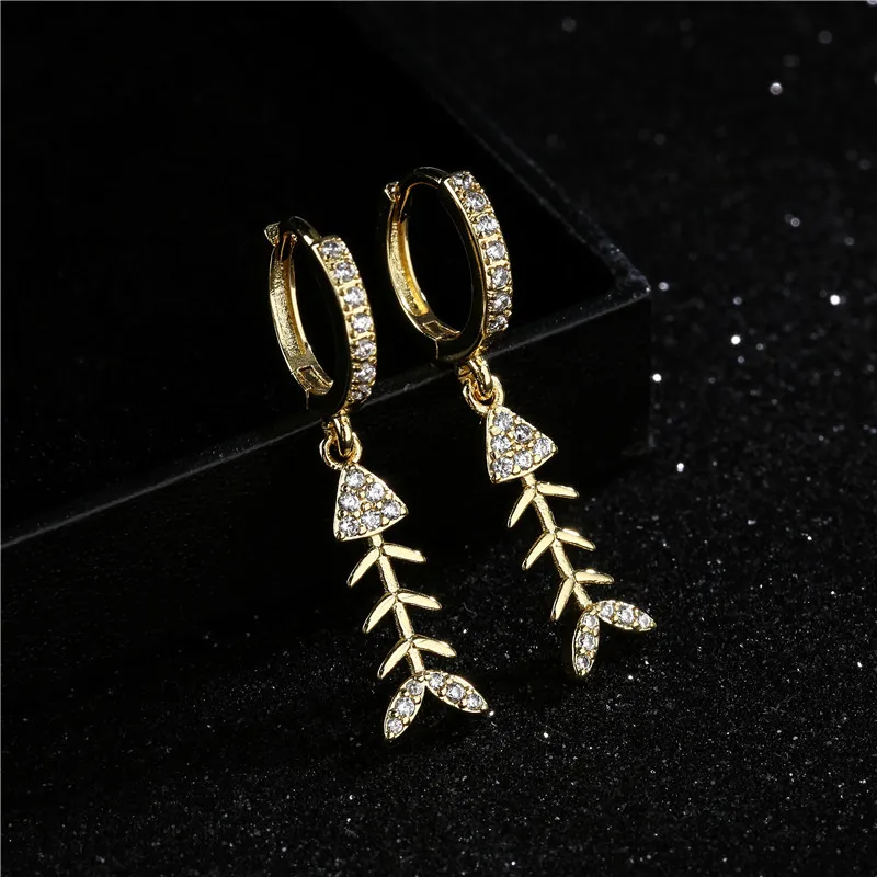 Personalized Jewelry Diamond Fish Bone Drop Earring Real Gold Plated Micro Insert Zircon Circle Huggie Earring
Personalized Jewelry Diamond Fish Bone Drop Earring Real Gold Plated Micro Insert Zircon Circle Huggie Earring