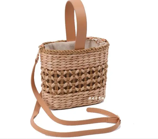 Wholesale new women round summer beach woven initial rattan straw girl bag indonesia
Wholesale new women round summer beach woven initial rattan straw girl bag indonesia