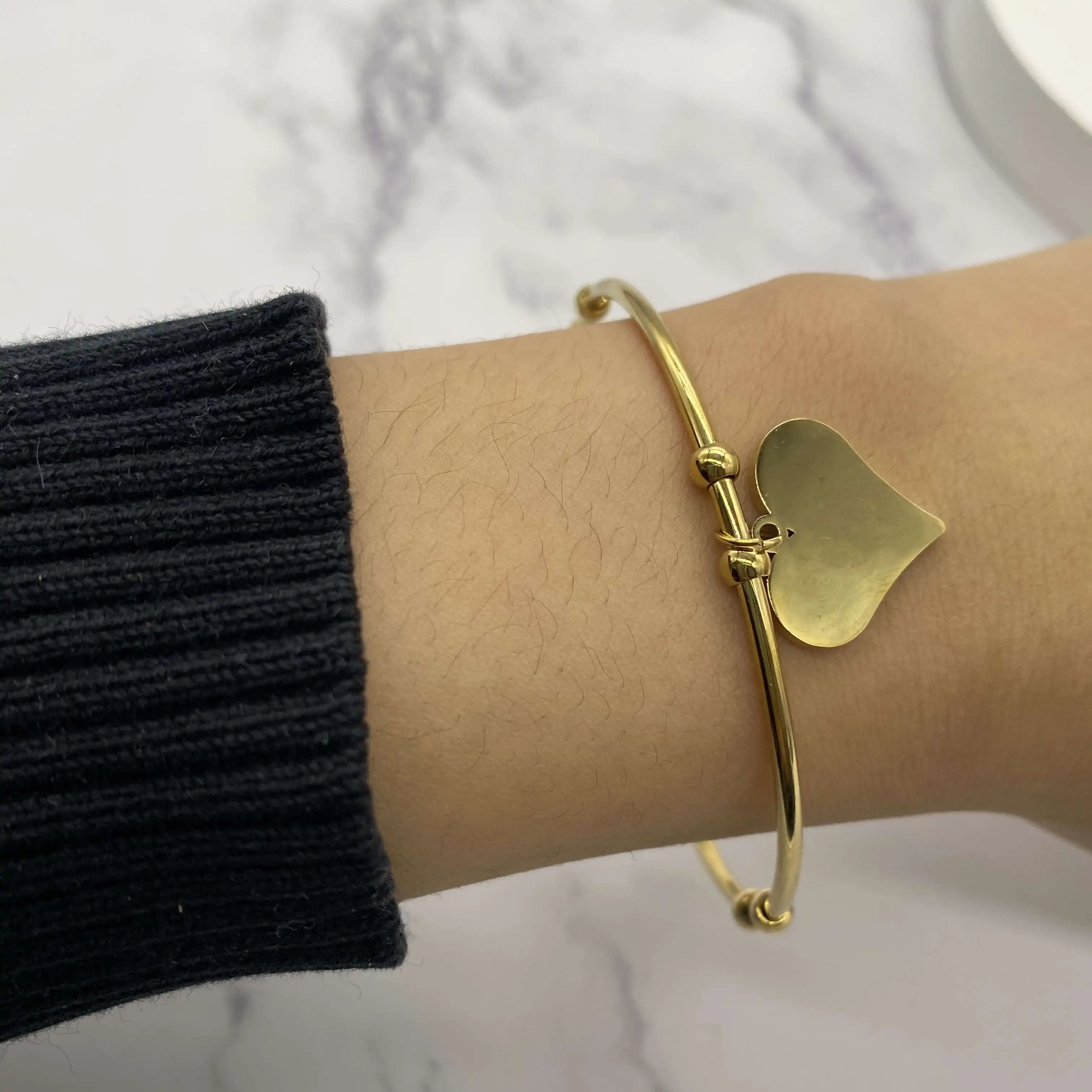 Custom Logo Stainless Steel Heart Charm Open Bangle Irregular Golden Heart Dangle Cuff Bracelet For Women Girls
Custom Logo Stainless Steel Heart Charm Open Bangle Irregular Golden Heart Dangle Cuff Bracelet For Women Girls