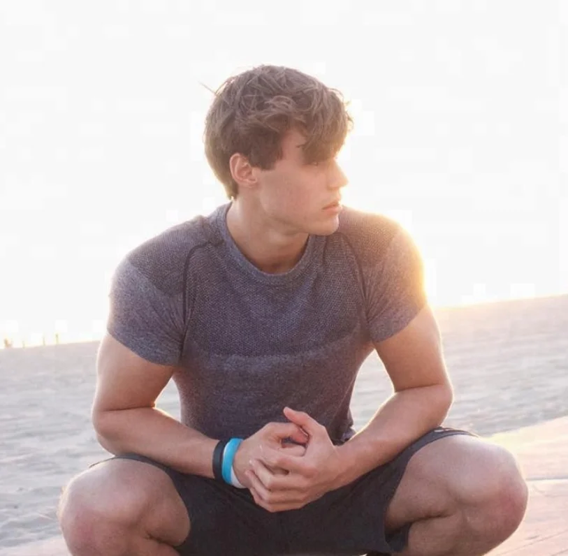 Hot selling plain color blank print T-shirt casual seamless sportswear fitness short-sleeved men's T-shirt
Hot selling plain color blank print T-shirt casual seamless sportswear fitness short-sleeved men's T-shirt